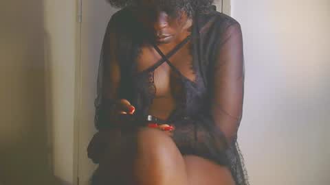 Snapshot of cathynoir chatting on October 2025 09:26:02 PM catrine online show from October 2025 09:26:02 PM