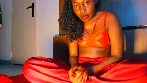 Snapshot of cathynoir chatting on November 2025 06:51:01 PM catrine online show from November 2025 06:51:01 PM