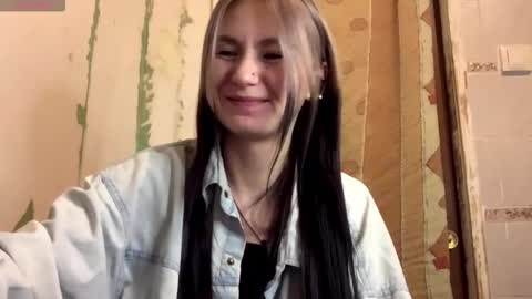 Snapshot of catinagaznes chatting on October 2025 09:13:01 PM Lola online show from October 2025 09:13:01 PM