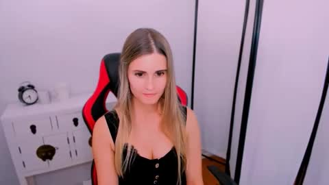 Snapshot of catringood chatting on October 2025 07:29:02 PM CatrinGood online show from October 2025 07:29:02 PM