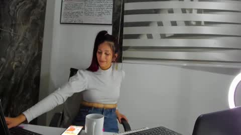 Snapshot of catt_evans1 chatting on January 2025 04:18:02 AM CATT EVANS online show from January 2025 04:18:02 AM