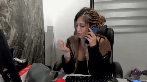 Snapshot of catt_evans1 chatting on October 2025 11:49:01 PM CATT EVANS online show from October 2025 11:49:01 PM