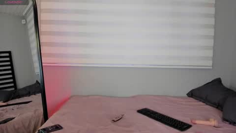 Snapshot of caty_loves chatting on September 2025 09:15:02 PM Caty online show from September 2025 09:15:02 PM