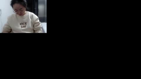 Snapshot of cbz112233 chatting on February 2025 06:01:02 PM ANNYANNY online show from February 2025 06:01:02 PM