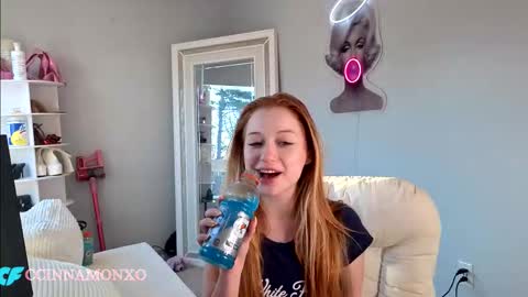 Ccinnamon online show from November 2025 08:08:02 PM