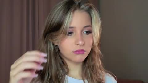 Lina  online show from April 2026 07:19:01 PM