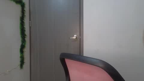 Snapshot of celeste_shinny chatting on December 2025 10:48:02 PM celeste_shinny online show from December 2025 10:48:02 PM