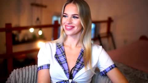 Snapshot of celeste_www chatting on February 2026 04:36:02 PM Sunflower online show from February 2026 04:36:02 PM