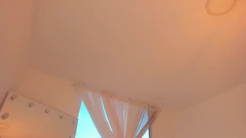 Snapshot of celia_dubois chatting on September 2025 09:04:01 PM Ari online show from September 2025 09:04:01 PM