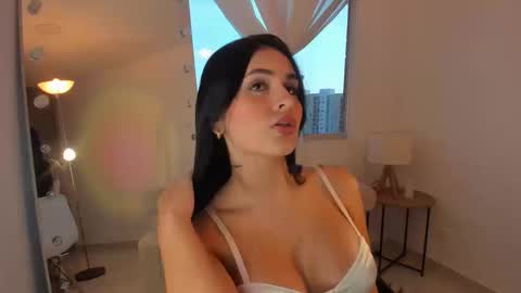 Snapshot of celia_dubois chatting on September 2025 09:07:02 PM Ari online show from September 2025 09:07:02 PM