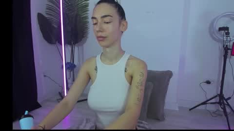 Snapshot of celine_roxelle chatting on November 2025 06:46:01 AM Celine Roxelle online show from November 2025 06:46:01 AM