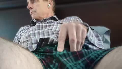 Snapshot of centerfield24 chatting on October 2025 05:21:02 PM Centerfield online show from October 2025 05:21:02 PM