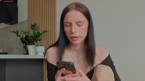 Snapshot of ceserisisi chatting on May 2026 08:10:02 AM Livia online show from May 2026 08:10:02 AM