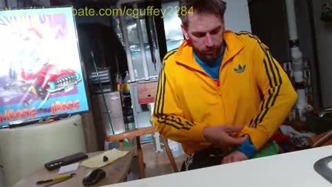 cguffey2284 online show from December 2025 06:04:02 PM