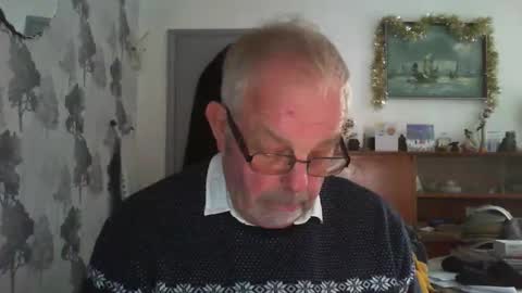 Snapshot of champers37 chatting on December 2024 10:28:01 AM Champers online show from December 2024 10:28:01 AM