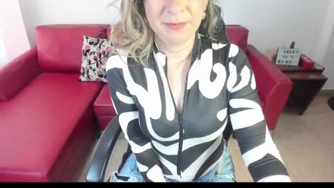 Snapshot of chanel_gold chatting on January 2025 05:37:01 PM online show from January 2025 05:37:01 PM