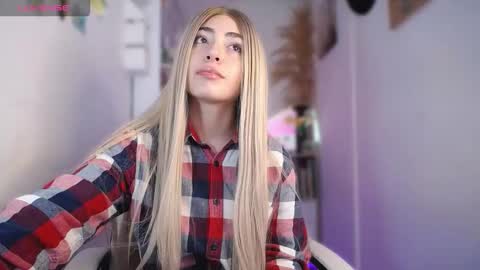 channel_blonde_a online show from November 2025 04:40:01 PM