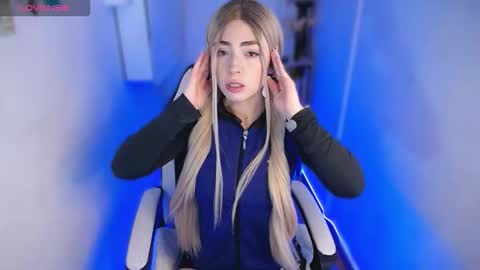 channel_blonde_a online show from November 2025 03:45:02 PM