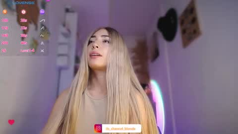 channel_blonde_a online show from December 2025 06:26:01 PM