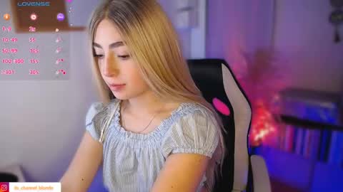 Snapshot of channel_blonde_a chatting on April 2026 01:43:01 AM channel_blonde_a online show from April 2026 01:43:01 AM
