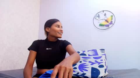 Raquel  online show from October 2025 12:02:02 PM