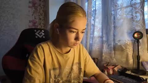 Snapshot of charleneschonert chatting on October 2025 07:31:01 AM Nancy online show from October 2025 07:31:01 AM