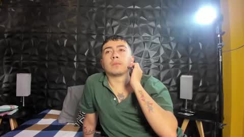 Snapshot of charles_roxy chatting on January 2025 12:28:02 PM CHARLES Y ROXY. online show from January 2025 12:28:02 PM