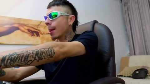 charlie_foxie online show from April 2026 08:07:02 PM