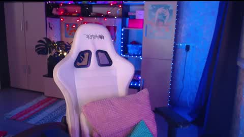 Snapshot of charlie_wtf chatting on February 2025 07:38:02 PM charlie online show from February 2025 07:38:02 PM