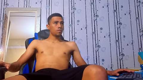 charlies_fox online show from April 2026 07:22:01 PM