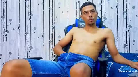 charlies_fox online show from April 2026 07:25:02 PM