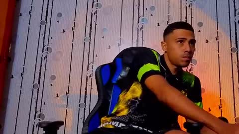 charlies_fox online show from April 2026 03:50:01 PM