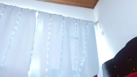 charlothe_wright online show from April 2026 06:02:01 PM