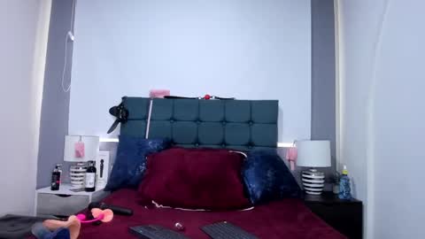 Charlott online show from September 2025 05:45:01 PM