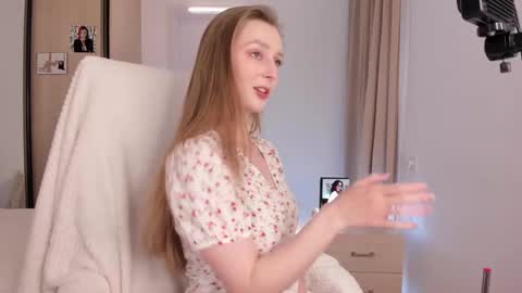 CharlottaWells online show from November 2025 09:30:01 AM