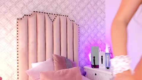   Charlotte  online show from January 2025 08:12:01 PM