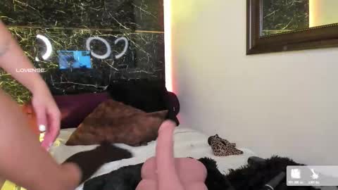 charlotte_line online show from October 2025 06:45:02 PM