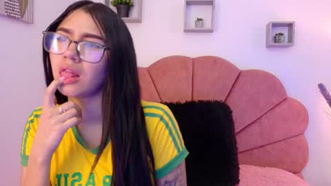 Snapshot of charlotte_millers_ chatting on November 2025 08:19:01 PM Charlotte online show from November 2025 08:19:01 PM