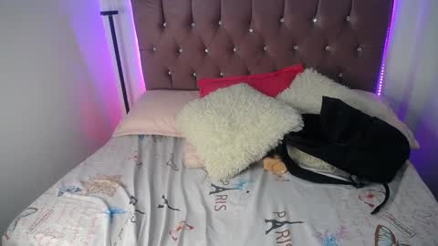 Snapshot of charlotte_walker1 chatting on March 2025 05:11:01 AM charlotte_walker1 online show from March 2025 05:11:01 AM