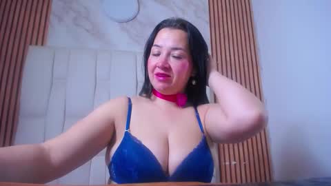 Charlotte  Schmidt online show from November 2025 10:58:02 AM