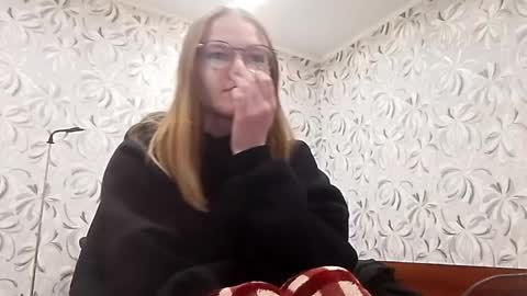 Snapshot of chauknispel chatting on May 2026 10:19:01 PM Olivia online show from May 2026 10:19:01 PM