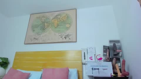 Snapshot of chaymae_nah chatting on February 2025 04:48:02 PM isabel online show from February 2025 04:48:02 PM