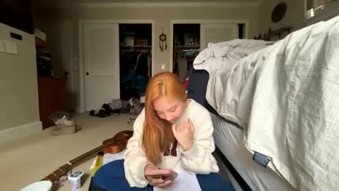 chellybear101 online show from February 2026 08:37:01 PM