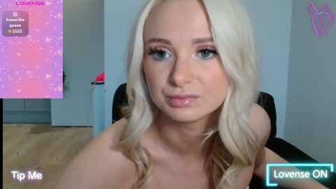 Snapshot of chelseablondeuk chatting on November 2025 03:33:02 PM ChelseaBlonde online show from November 2025 03:33:02 PM