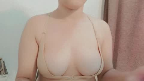 Snapshot of chennybbgirl chatting on October 2025 10:21:01 PM chenny online show from October 2025 10:21:01 PM