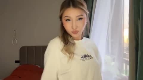 Lia online show from June 2026 02:33:01 PM