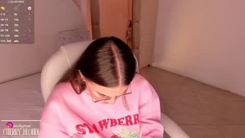 Snapshot of cherry_blond_ chatting on February 2025 02:07:02 AM Cherry online show from February 2025 02:07:02 AM