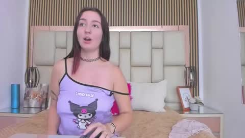 Snapshot of cherry_mew chatting on October 2025 06:55:01 AM Cherry Mew and jean online show from October 2025 06:55:01 AM