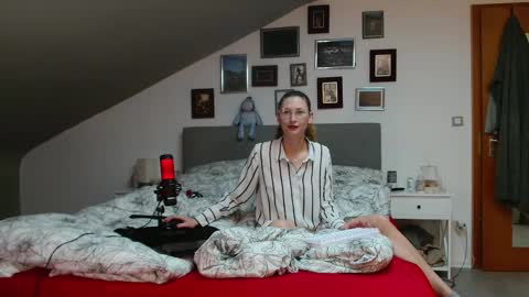 Leonie online show from February 2026 06:48:01 PM