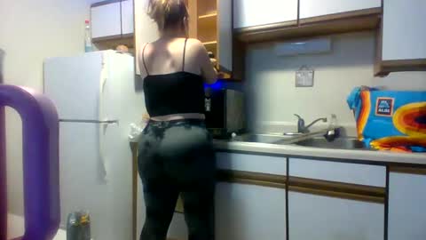 Snapshot of cherrybomb454 chatting on September 2025 06:44:01 PM cherrybomb454 online show from September 2025 06:44:01 PM